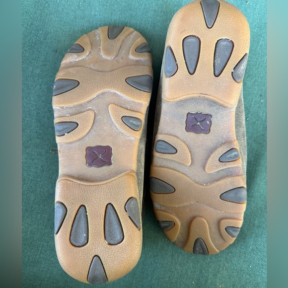 Twisted X
Women's Tooled Chukka Driving Mocs - Picture 5 of 9